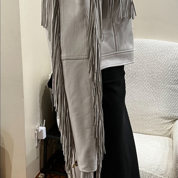 Brand new Diane Von Furstenberg fitted fringe leather jacket in white.Size M - Picture 2 of 8